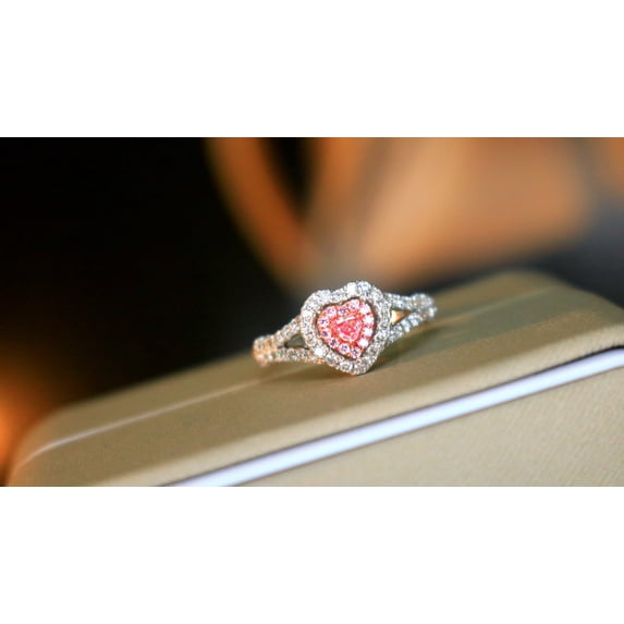18K White Gold and Diamond Ring