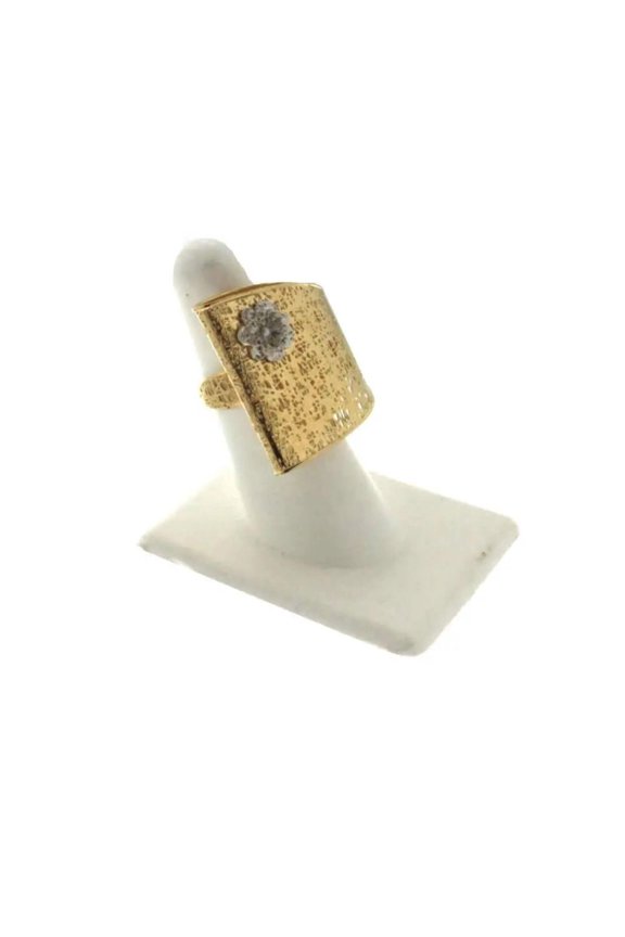 18Kt yellow gold large square ring with white gold flower