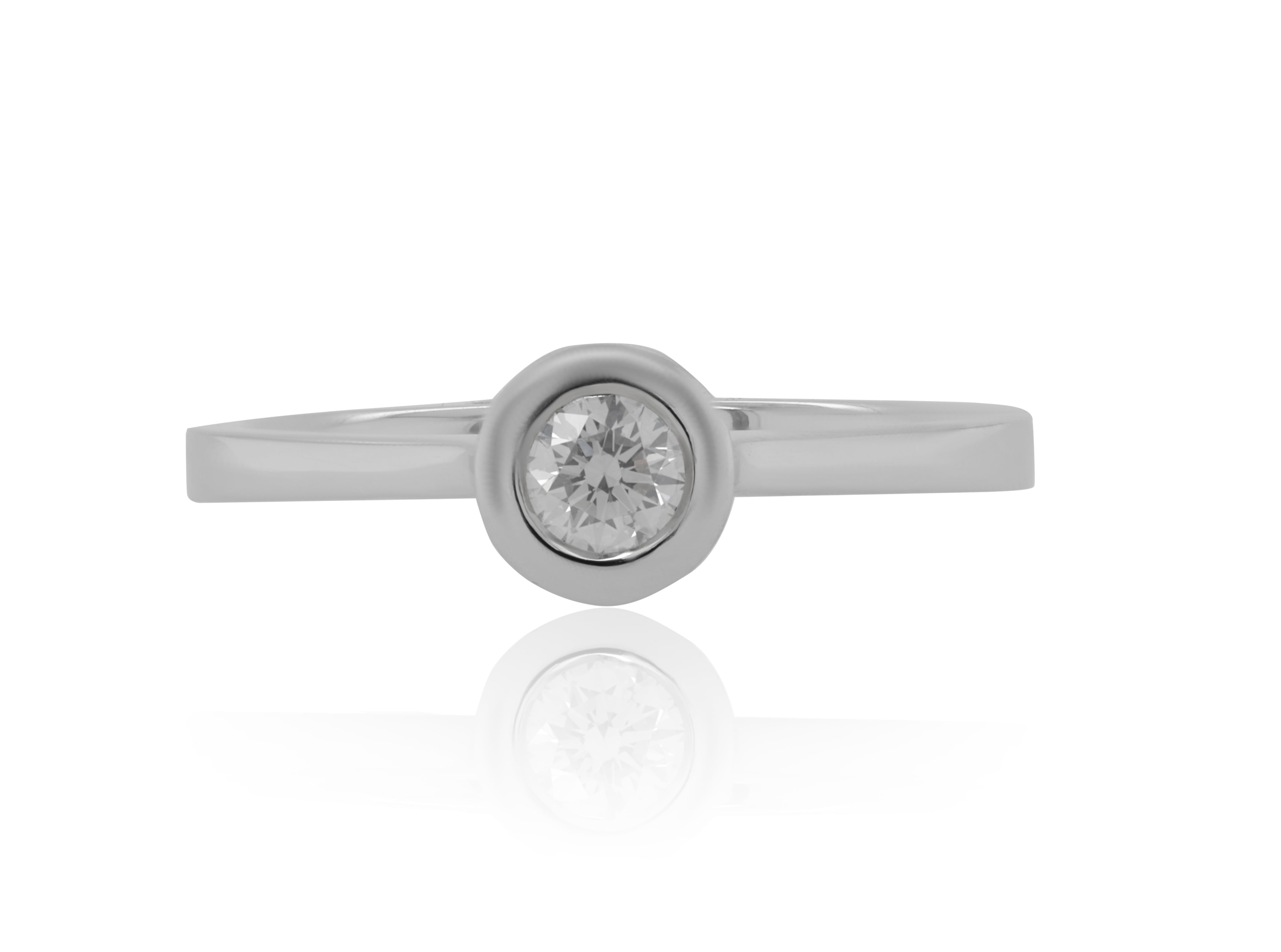 18kt white gold bezel set diamond ring containing 0.26 cts tw - Walmart.com