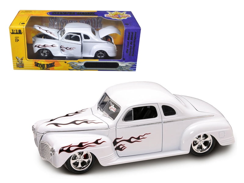1941 Plymouth White Shyne Rodz 1/18 Diecast Model Car by Road