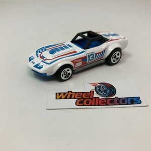 1969 Chevy Corvette Racer * 1:64 Scale Diecast Model Diorama * F1319