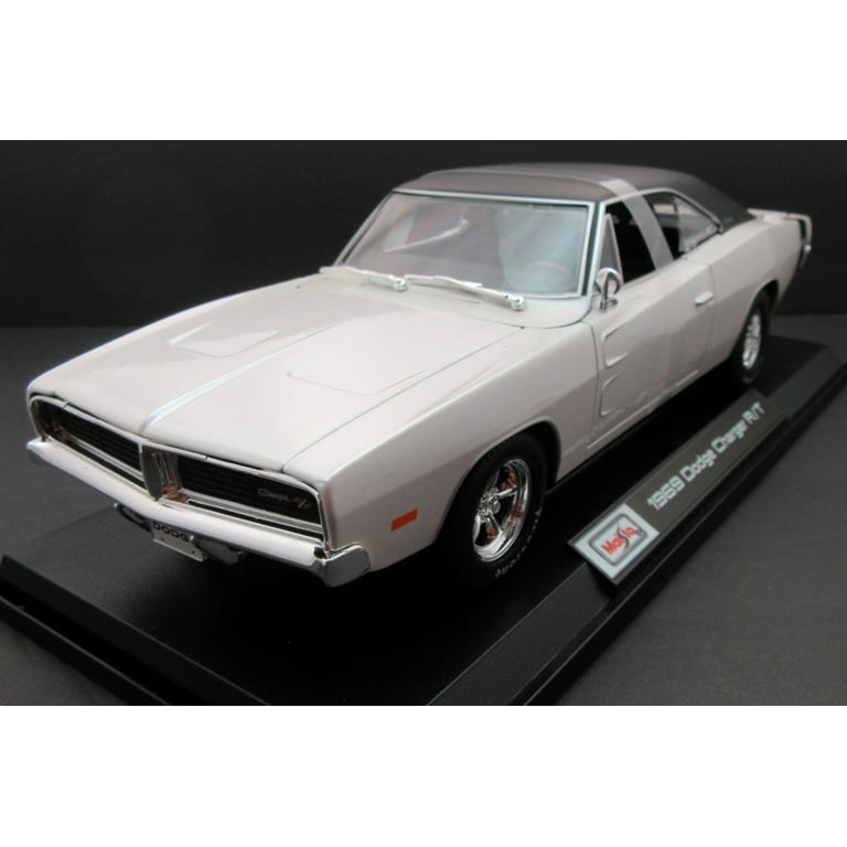 1969 Dodge Charger R/T Pearl White 1:18 Metal Die Cast Maisto