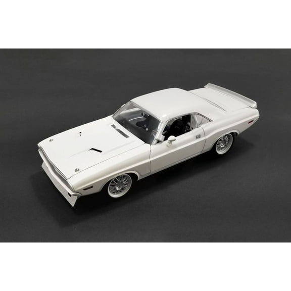 1970 Dodge Challenger Street Fighter, White - Acme A1806022 - 1/18 Scale Diecast Model Car