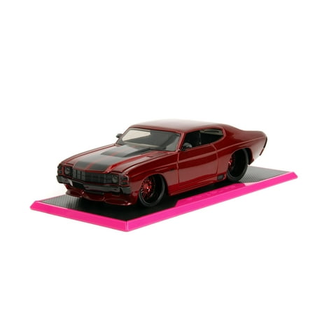 Pink Slips 1:24 W7 1971 Chevy SS Die-Cast Car w/Base, Toys for Kids and AdultsCandy Red