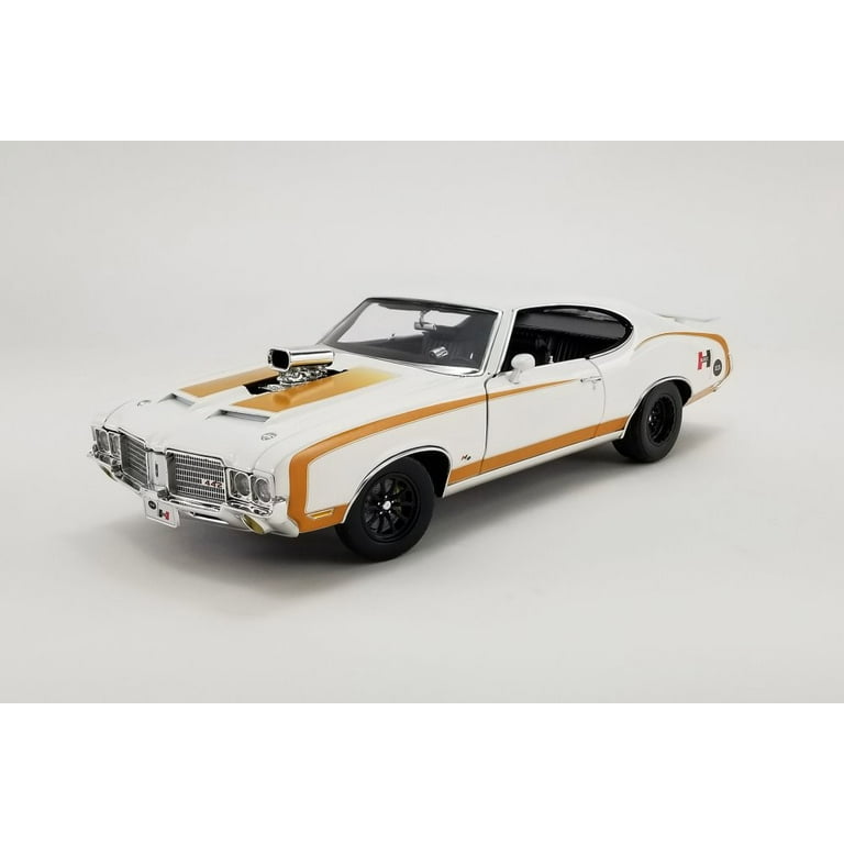 1972 Oldsmobile 442 Hurst, White and Gold - Acme A1805620 - 1/18