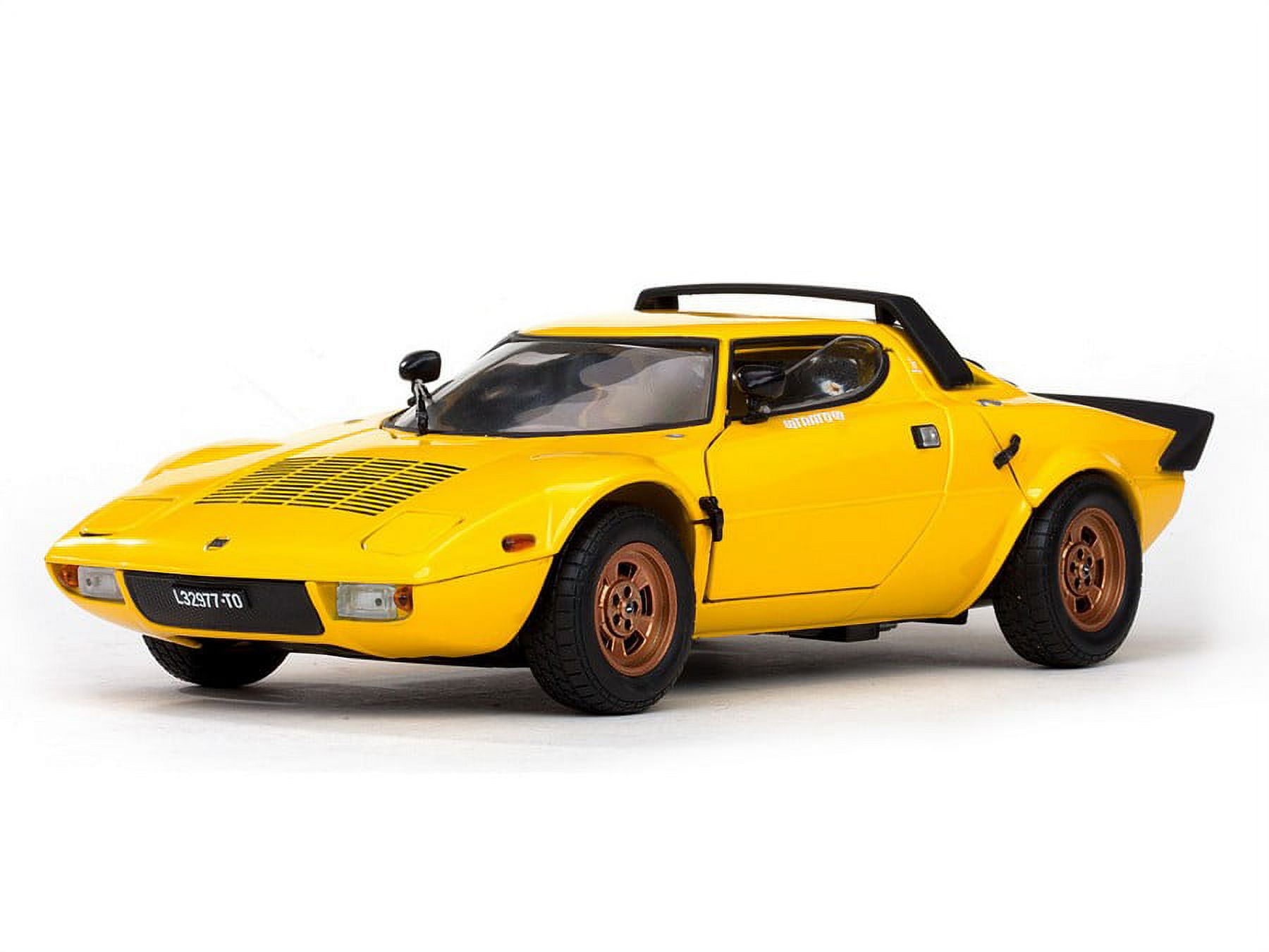 1975 LANCIA Stratos Stradale 1:18 サンスター 1975 Lancia Stratos Stradale Yellow 1/18 Diecast Car Model by