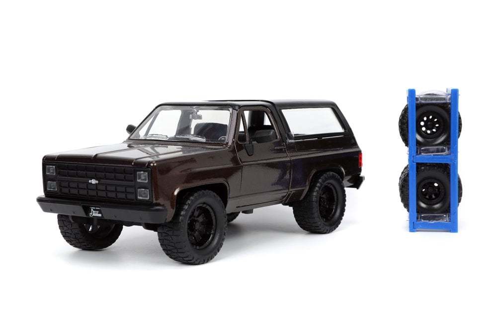 JADA 1980 シボレーブレーザー & スモーキーベアー・フィギア 1980 Chevy Blazer with Extra Wheels, Dark Brown and Black - Jada