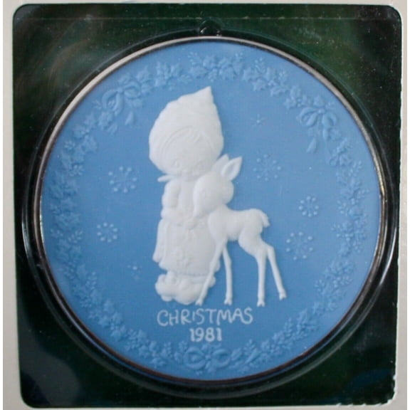 1981 Betsey Clark Cameo Keepsake (Betsey Clark)