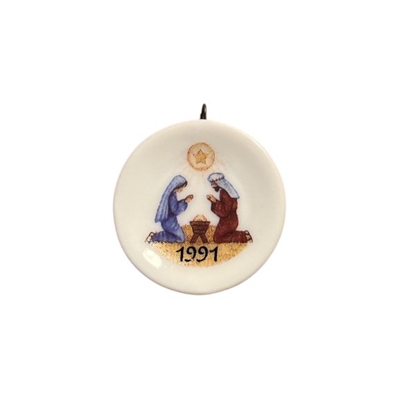 1991 Love Is Born (Nativity) Hallmark Keepsake Christmas Tree Ornaments QXM5959