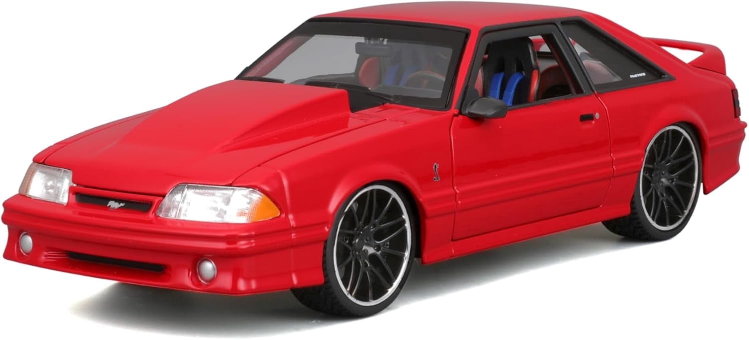 Maisto 1993 Ford Mustang SVT Cobra Diecast Model Car 1:24 Scale