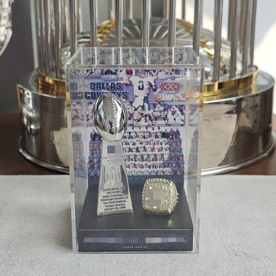 1996 Dallas Co Sup Bo XXX Championship Replica Trophy+ Ring with Display Case Trendy Accessory Durable Collectible Championship Gift For Christmas Halloween Gifts.