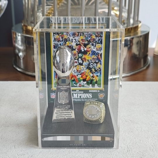 1997 Green Bay Pa Sup Bo XXXI Championship Trophy+ Ring with Display Case Trendy Accessory Durable Collectible Championship Gift For Christmas Halloween Gifts.