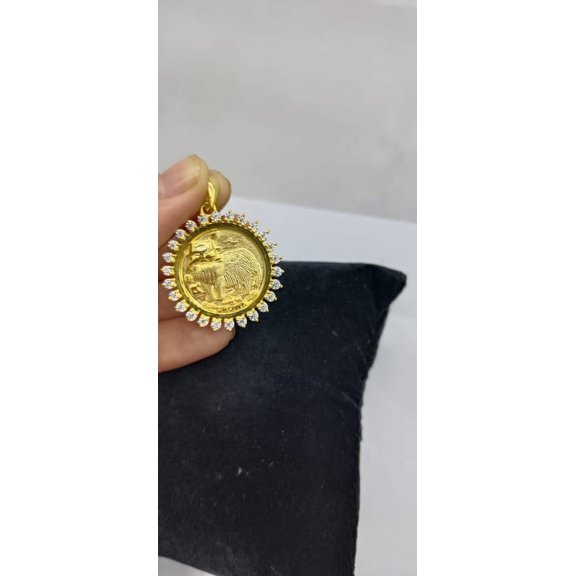 1Ct Round Cut Lab Created Diamond Copy Crown Persian Cat Elizabeth Pendant 14K Yellow Gold Plated
