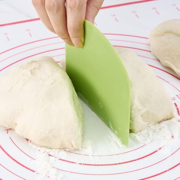 1PC Flexible Plastic Dough Scraper & Bench Knife, Bread Making Tools, Dough Cutter, Sourdough Bread Baking Supplies, Soft-Edged Baking Tool for Cutting Dough, Scraping Bowls and Cake Decorating