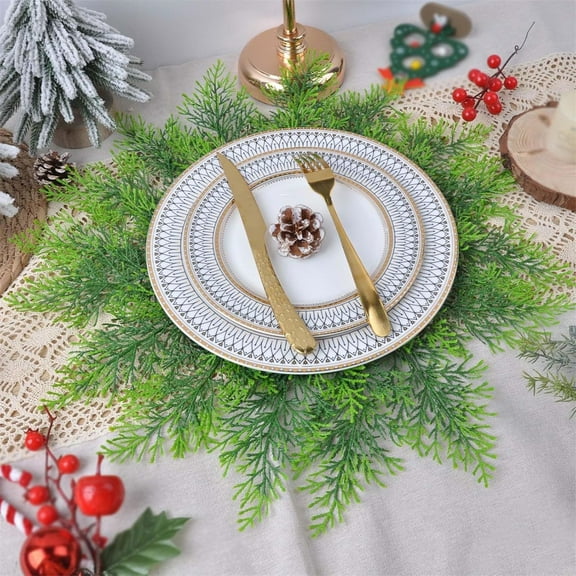 1Pc Christmas Faux Cedar Placemat,Reusable Holiday Table Mat,Artificial Greenery Placemats,Durable Faux Green Plants Round Realistic Cedar Place Mats for Christmas Dining Table Party Decoration,Green