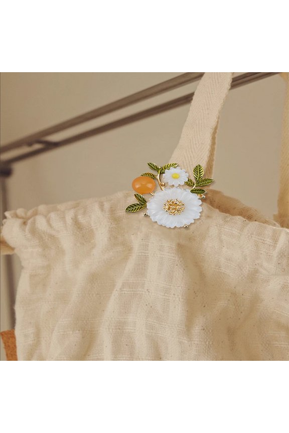 1Pc Daisy Leaf Resin Brooches Pins Alloy Brooches Women Daily Dress-Up Skirts Sweater Scarf Lapel Bags Hats Clothes Coat Handbag Backpack Clothes