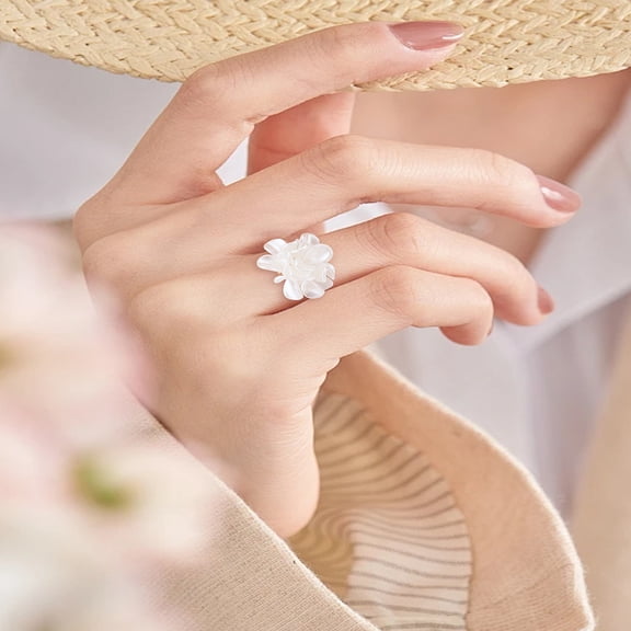 1pc Acrylic Flower Finger Rings Metal Adjustable Rings for Women Golden US Size 8(18.1mm)