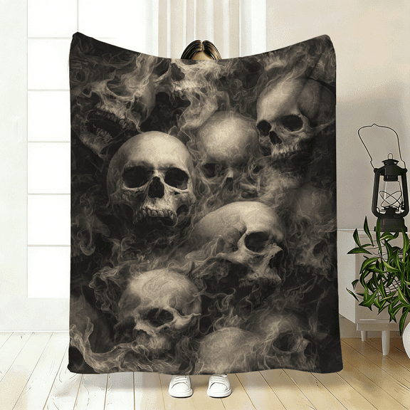 1pc Gothic Skull Smoke Throw Blanket Black White Skull Pattern Flannel Blanket, Soft All-Season Couch Cover for Living Room, Bedroom, Sofa, Dark Decor Accent for Horror, Gothic, Industrial Style.
