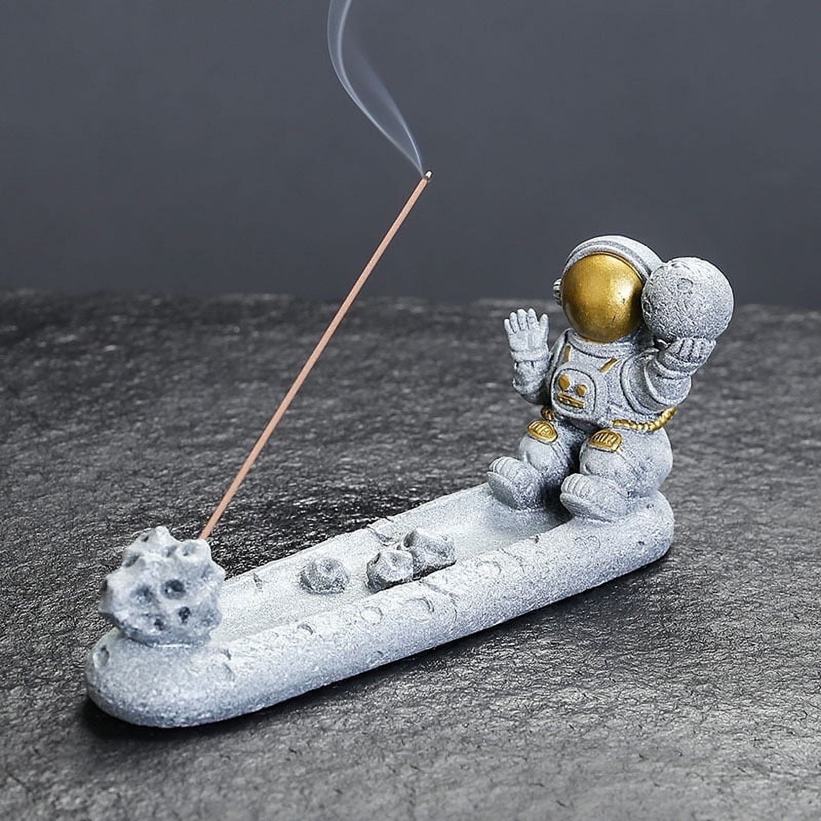1pc Resin Astronaut Incense Burner Creative Home Decorations Space Man Incense Stick Holder for Christmas and Valentine's Day (Without Incense)