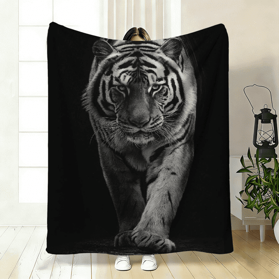 1pc Ultra-Soft Tiger Print Flannel Throw Blanket - Contemporary Bedspread Suitable for Couch, Bed, Travel - All-Season Cozy Warmth with Tiger Patterns, Lightweight Bed Cover.