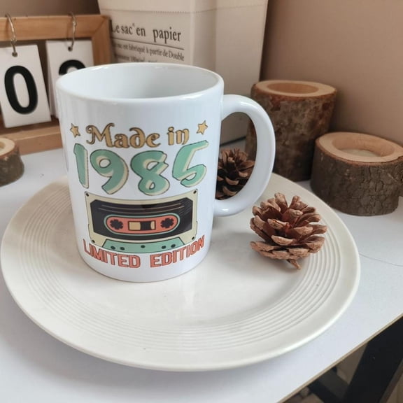 1pc Vintage 1985 Retro Mug 11oz Coffee Juice Cup with Cassette Tape Design Limited Edition Collectible 80s Nostalgia Fans Hand Wash Only Reusable Drinkware Nostalgic Kitchenware Durable Drinkware