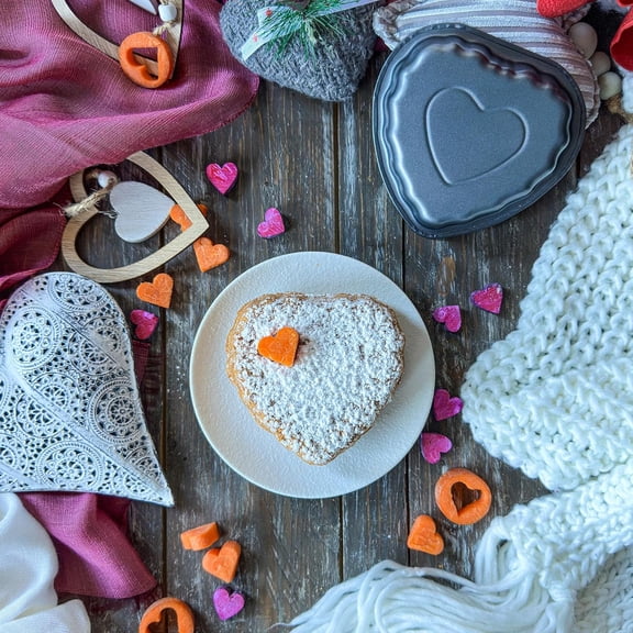 1pcs Mini Fluted Tube Pan, 13cm Carbon Steel Fluted Cake Mold Cup with Flower Shape, Nonstick Cake Pan Mini Tube Oven Baking Mold for Cupcake, Bread, Bavarois, Brownie, Love Heart Shape