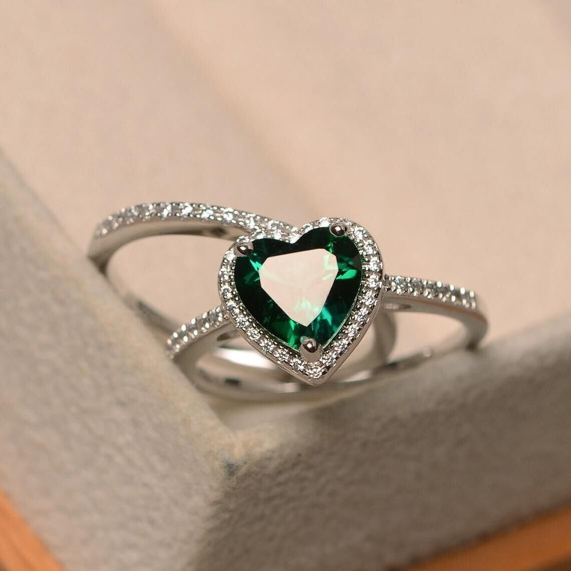 2.10Ct Heart Cut Simualted Green Emerald Women's Engagement Bridal Ring ...