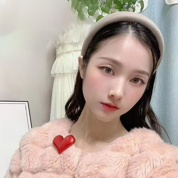 2.4G Wireless Lavalier Microphone Deformation Heart Shaped Outdoor Live Recording Microphone Lavalier Microphone for Valentine's Day Gift