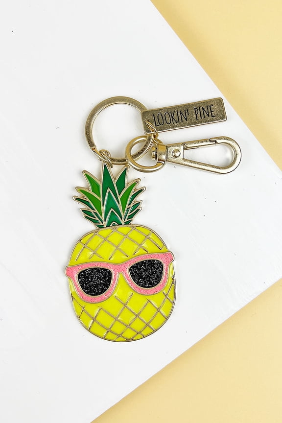 2.75" PINEAPPLE WITH "LOOKIN'PINE" KEYCHAIN