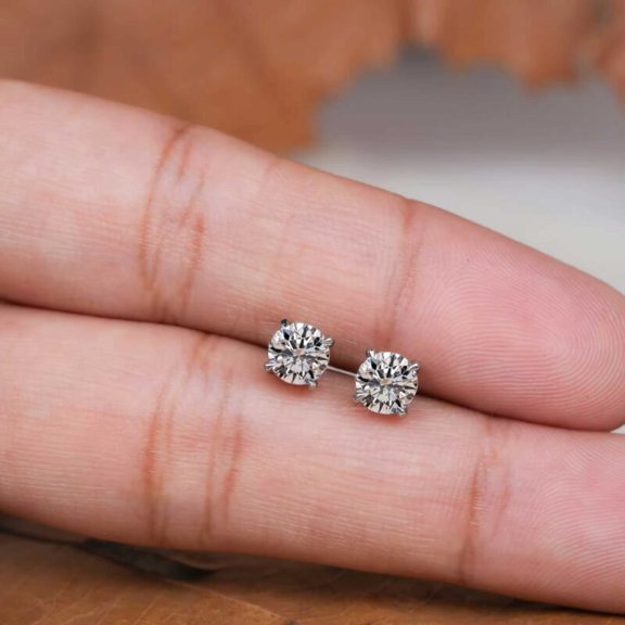 2 Ct Round Cut D/VVS1 Moissanite 4 Prong Set Solitaire Stud Earrings 925 Sterling Silver