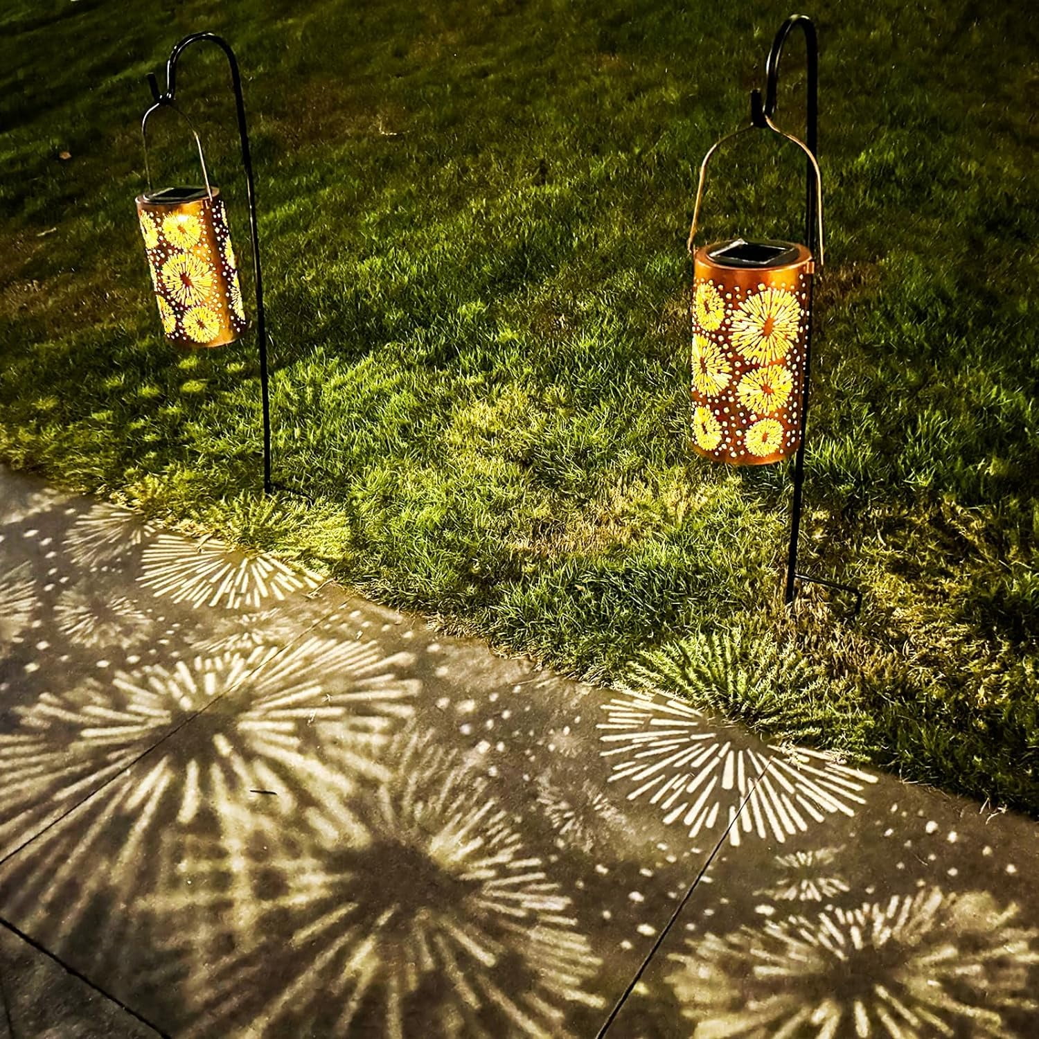 Linterna - Large Solar-Powered Outdoor Table Lamp - Lightbox
