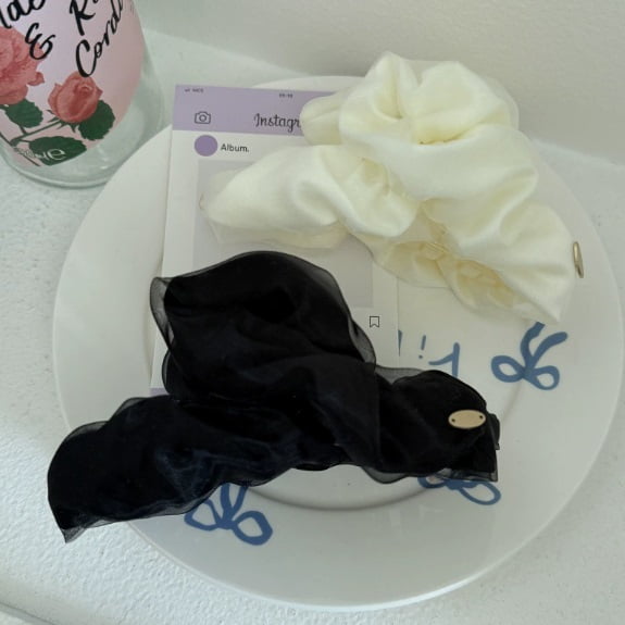 2-Pack Fluffy Shark Hair Clips - Strong Grip for Thick Hair, Elegant Design for Daily Use, Perfect for Work and Dates