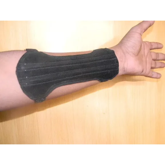 2-Strap Archery Long Arm Guard, 19cm x 8cm, Durable Protective Gear for Bow Shooting, Adjustable Fit, Lightweight Design for Comfort and Performance