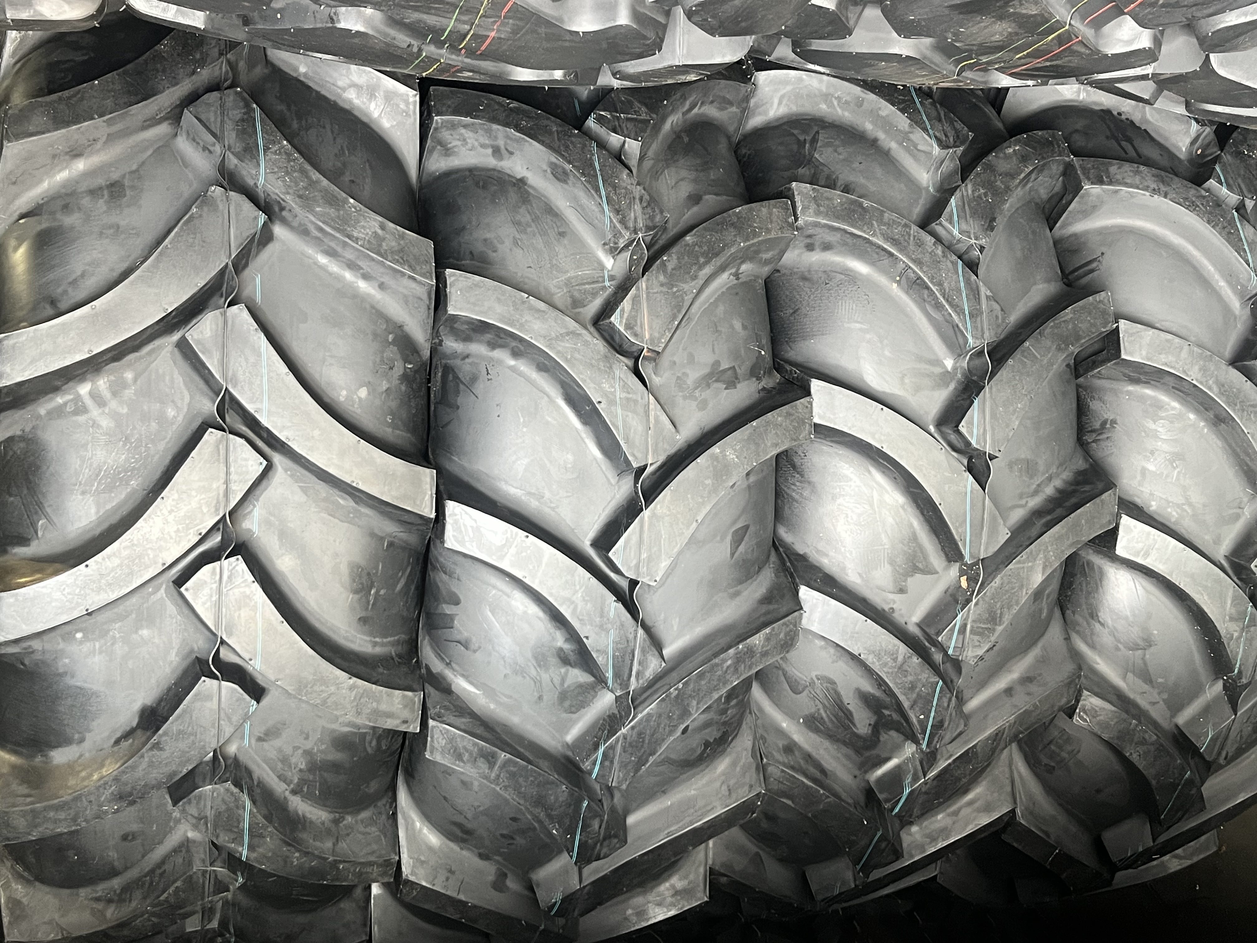 (2Tires Plus 2 tubes) 16.928 R1 12 PLY Rear TRACTOR TIRES 16.9x28