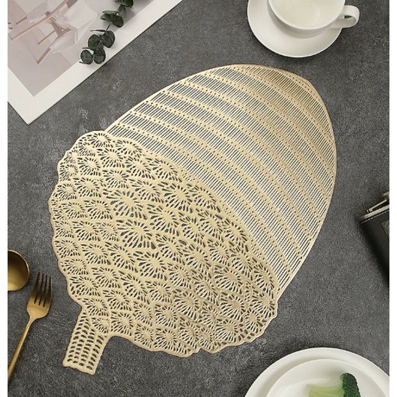 2 pcs (mats only) Christmas pinecone placemats hollow household non-slip insulation mats light luxury table decoration western placemats