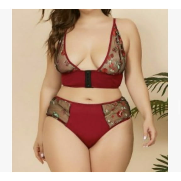 2-piece sexy bra and panty set. Lace and polyester material. Bra frontal closure.