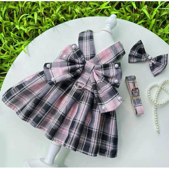 2 sets of harnesses to meet the wearing needs of different pets, harnesses with leashes for walking dogs and cats, vests and clothes for Teddy dogs.