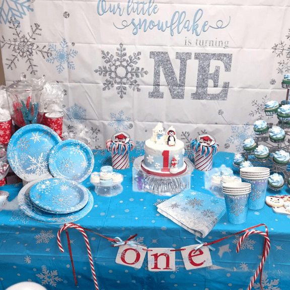20-piece Ice and Snow Themed Party Decoration Set - Blue and Silver Gradient Snowflake Ironed Tablecloth, Plates and Paper Cups for Children's Birthday Decorations