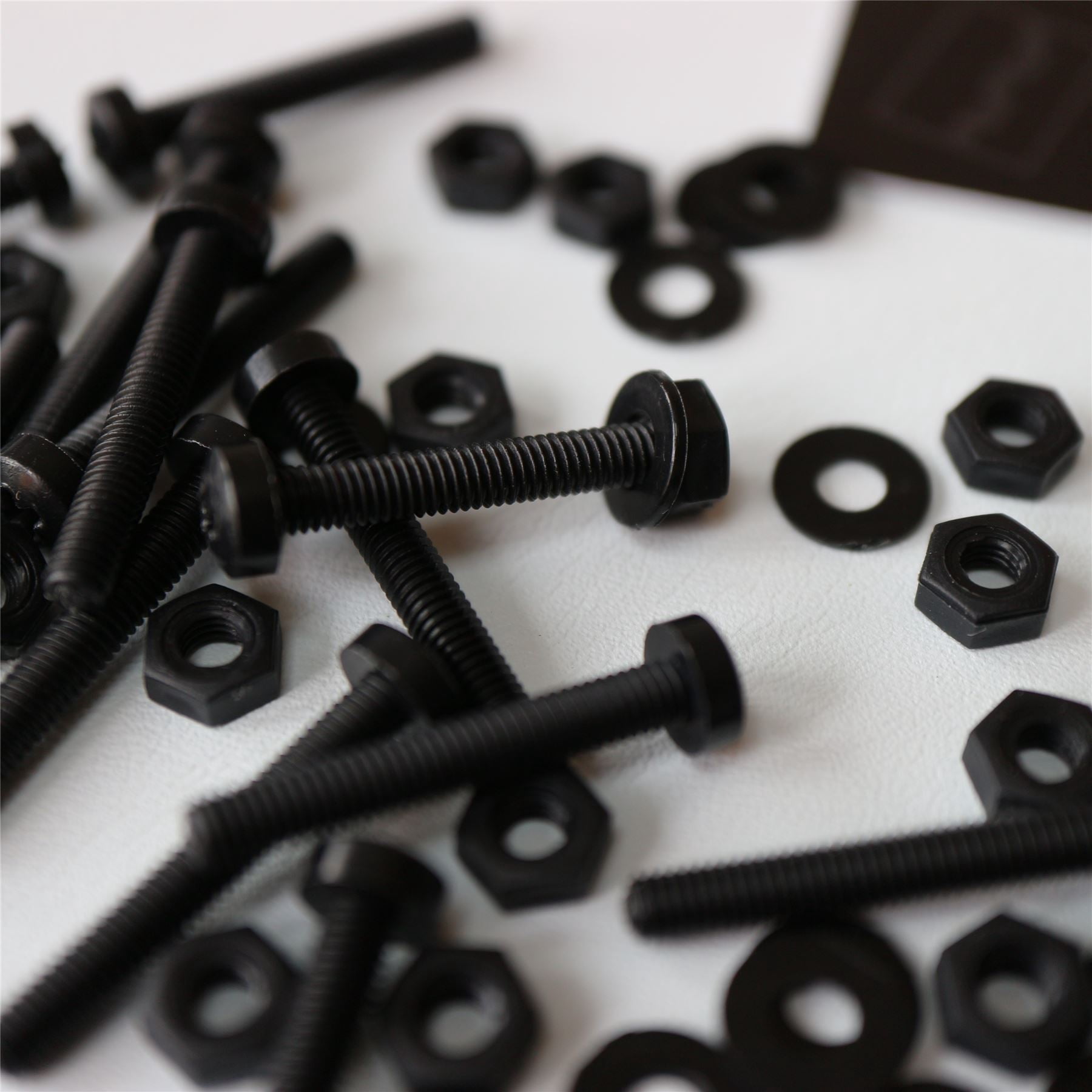 20 x Black Pan Head Screws Polypropylene (PP) Plastic Nuts and Bolts, M3 x 20mm, Washers, (3/32 x 25/32 in)