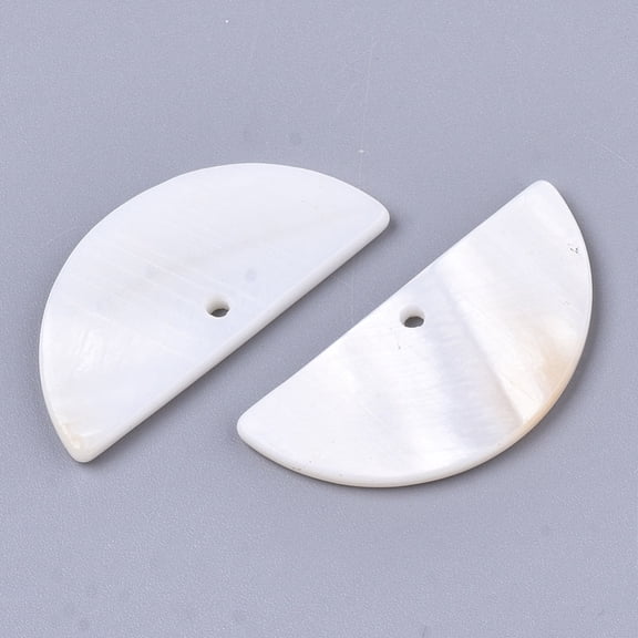 200 pc Natural Freshwater Shell Pendants Half Round Seashell color 14.5x30x2mm Hole: 1.4mm