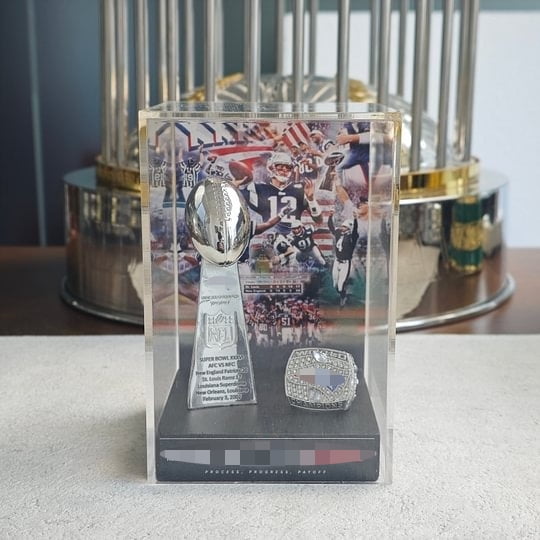 2002 New England Pat Sup Bo XXXVI Championship Replica Trophy+ Ring with Display Case Trendy Accessory Durable Collectible Championship Gift For Christmas Halloween Gifts.