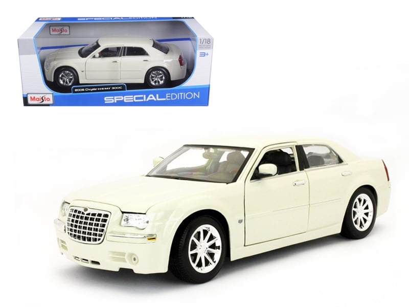2005 Chrysler 300C Cream 1/18 Diecast Model Car by Maisto