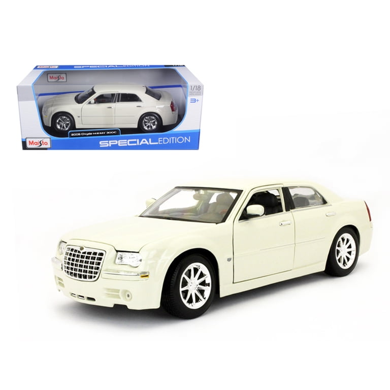 2005 Chrysler 300C Cream 1/18 Diecast Model Car by Maisto