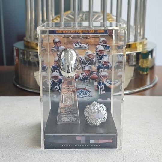 2005 New England Pat Sup Bo XXXIX Championship Replica Trophy+ Ring with Display Case Trendy Accessory Durable Collectible Championship Gift For Christmas Halloween Gifts.