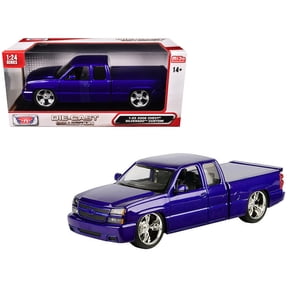 2006 Chevrolet Silverado Custom Pickup Truck Blue Metallic "Die-Cast Collection" Series 1/25 Diecast Model by Motormax