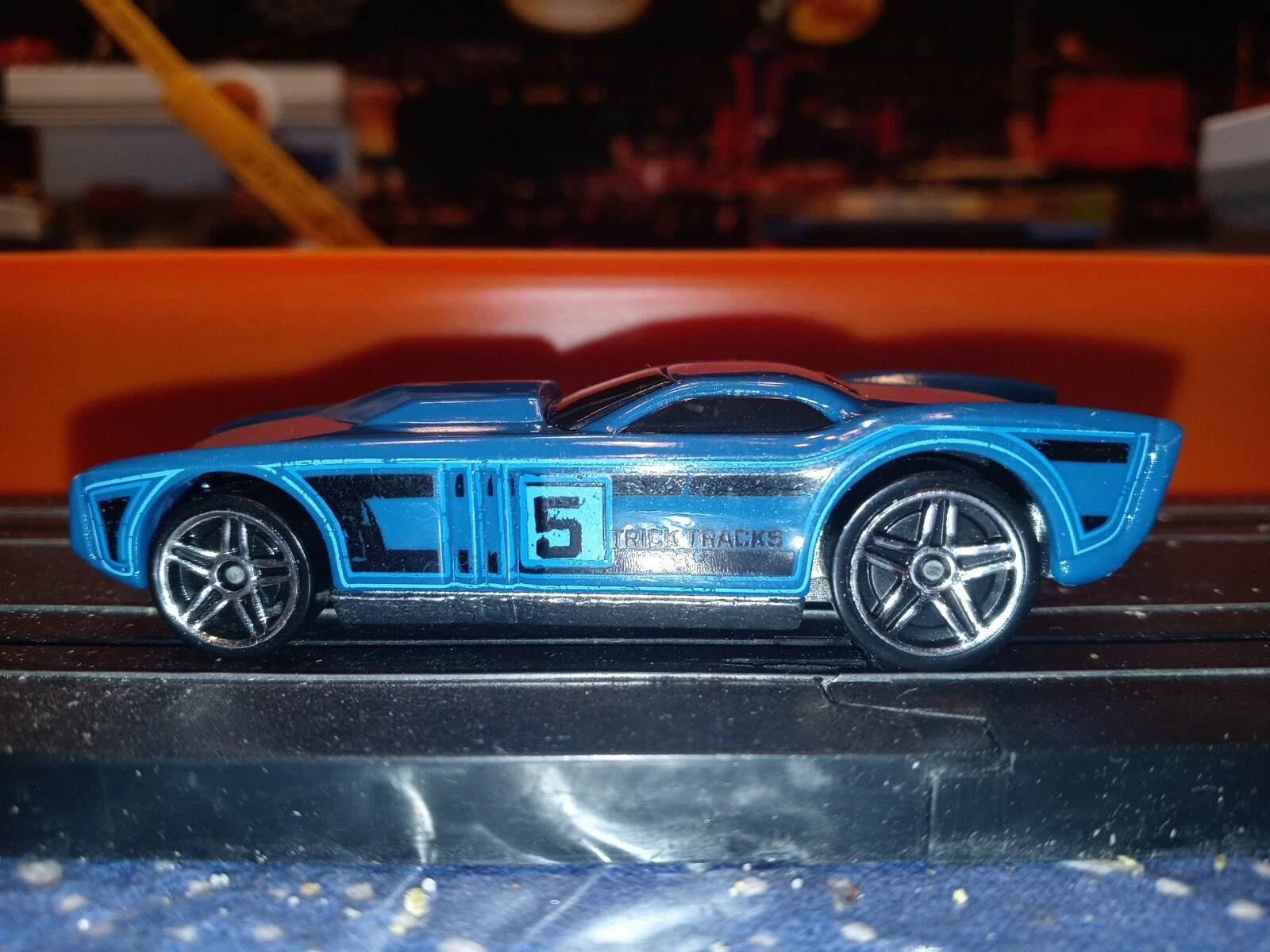 2008 The Gov’ner Trick Tracks Hot Wheels Car Diecast Blue 5