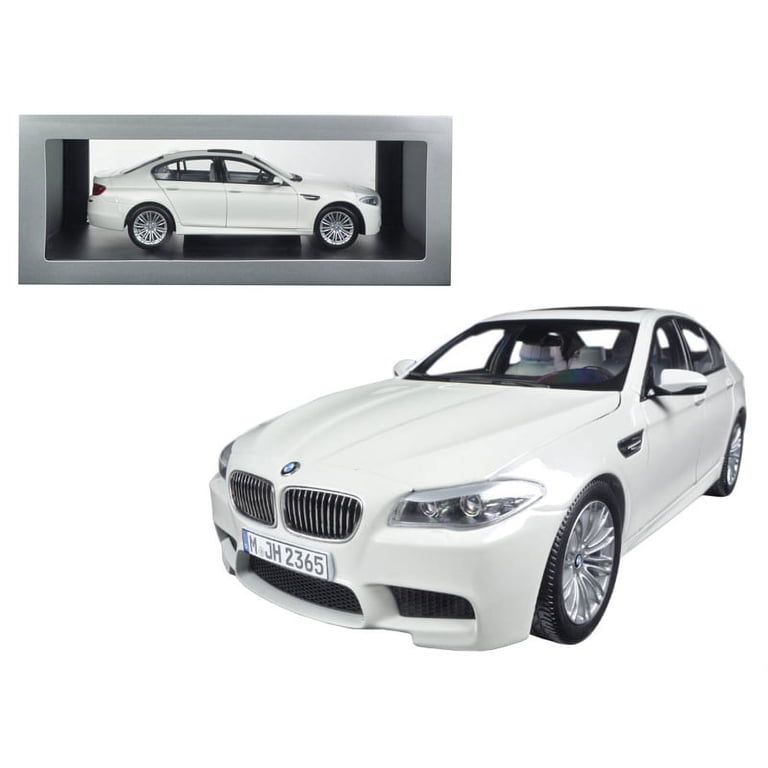 2012 BMW M5 (F10M) Alpine White 1/18 Diecast Model Car by Paragon
