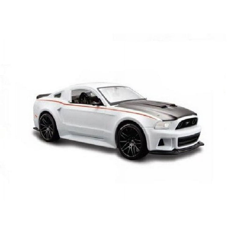 2014 Ford Mustang Street Racer White 1/24 by Maisto 31506