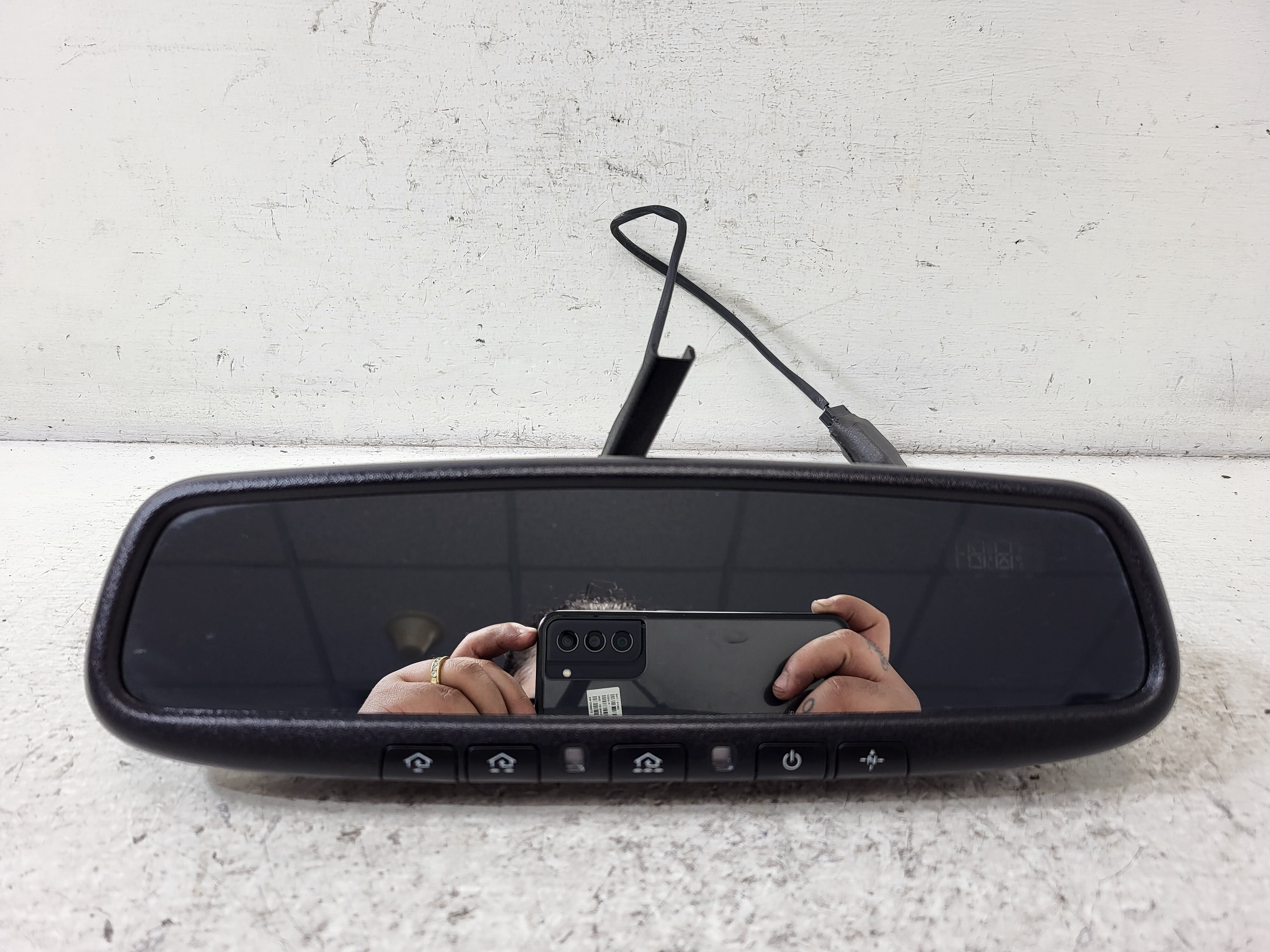 Pre-Owned 2015-2020 Kia Sedona Interior Rear View Mirror OEM LKQ - Verify Specific Vehicle Fitment In Description - (Good)