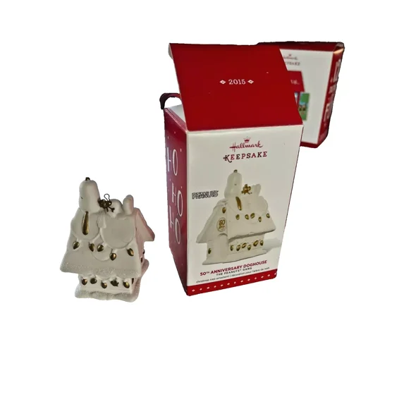 2015 50th Anniversary Dog house (Peanuts)